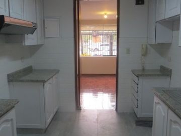 DPTO EN ALQUILER FRENTE A PARQUE EN LA AURORA: 3 DORM, 2 BAÑ, S/3,600