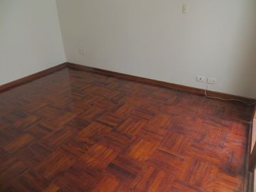 DPTO EN ALQUILER FRENTE A PARQUE EN LA AURORA: 3 DORM, 2 BAÑ, S/3,600
