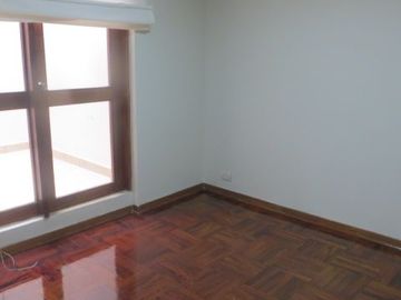 DPTO EN ALQUILER FRENTE A PARQUE EN LA AURORA: 3 DORM, 2 BAÑ, S/3,600