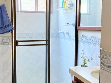 SE VENDE HERMOSO APTO 4 PISO, ESQUINERO, C.R. EN EL INGENIO