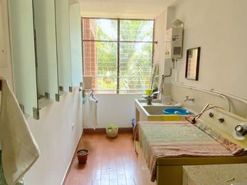 SE VENDE HERMOSO APTO 4 PISO, ESQUINERO, C.R. EN EL INGENIO