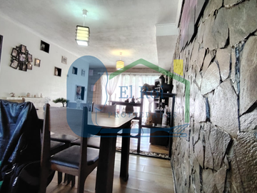 SE VENDE LINDA CASA CON PISCINA
