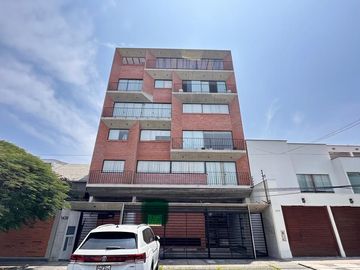 Impecable, cómodo  y Funcional DPTO 🏡 super bien ubicado en el límite de Lince con San Isidro