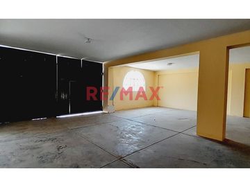 San Martín De Porres - Venta De Casa De Tres Pisos