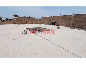 San Martín De Porres - Venta De Casa De Tres Pisos