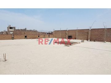 San Martín De Porres - Venta De Casa De Tres Pisos