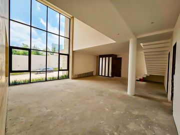 Casa en venta en Bosque Real con amenidades, 3 recámaras