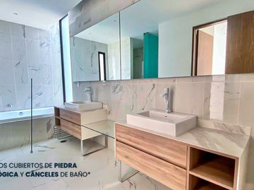 Casa en venta en Bosque Real con amenidades, 3 recámaras