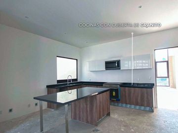 Casa en venta en Bosque Real con amenidades, 3 recámaras