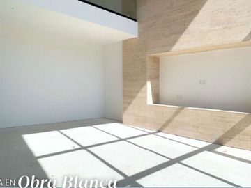 Casa en venta en Bosque Real con amenidades, 3 recámaras