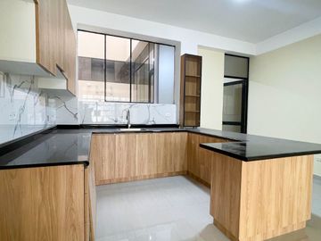 Vendo Departamento De Estreno En 1Er Piso - Frente A Parque - Sjl