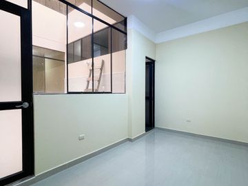 Vendo Departamento De Estreno En 1Er Piso - Frente A Parque - Sjl