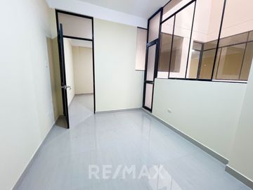 Vendo Departamento De Estreno En 1Er Piso - Frente A Parque - Sjl