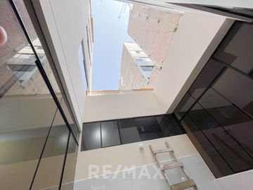 Vendo Departamento De Estreno En 1Er Piso - Frente A Parque - Sjl