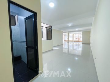 Vendo Departamento De Estreno En 1Er Piso - Frente A Parque - Sjl