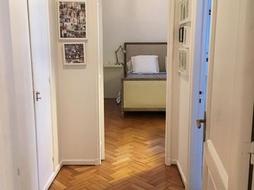 Excelente Departamento en Edificio de Gran Categoría - Recoleta