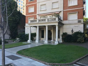 Excelente Departamento en Edificio de Gran Categoría - Recoleta