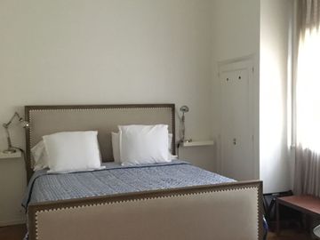 Excelente Departamento en Edificio de Gran Categoría - Recoleta