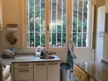 Excelente Departamento en Edificio de Gran Categoría - Recoleta