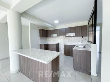 Vendo Departamento De Estreno Frente A Parque 2Do Piso - San Juan De Lurigancho