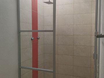 CASA EN VENTA EN CONJUNTO A POCOS MINUTOS DE BLVD. FORJADORES