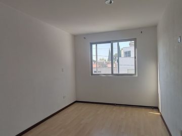 CASA EN VENTA EN CONJUNTO A POCOS MINUTOS DE BLVD. FORJADORES