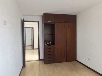 CASA EN VENTA EN CONJUNTO A POCOS MINUTOS DE BLVD. FORJADORES