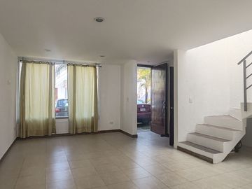 CASA EN VENTA EN CONJUNTO A POCOS MINUTOS DE BLVD. FORJADORES