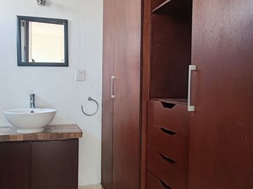 CASA EN VENTA EN CONJUNTO A POCOS MINUTOS DE BLVD. FORJADORES