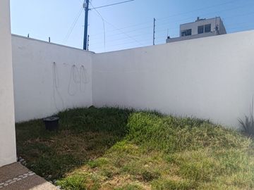 CASA EN VENTA EN CONJUNTO A POCOS MINUTOS DE BLVD. FORJADORES