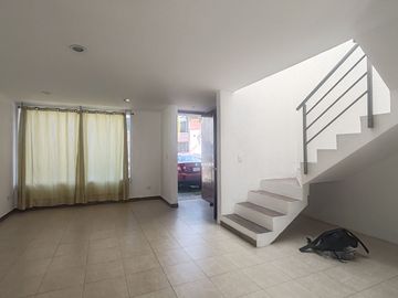 CASA EN VENTA EN CONJUNTO A POCOS MINUTOS DE BLVD. FORJADORES