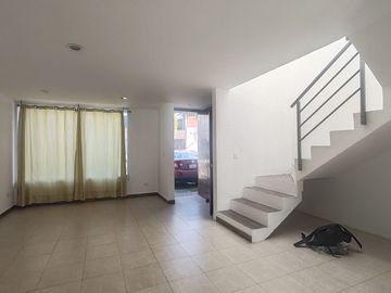 CASA EN VENTA EN CONJUNTO A POCOS MINUTOS DE BLVD. FORJADORES