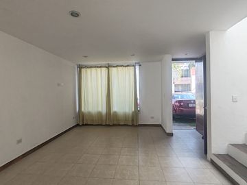 CASA EN VENTA EN CONJUNTO A POCOS MINUTOS DE BLVD. FORJADORES