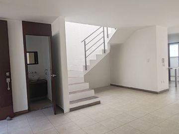 CASA EN VENTA EN CONJUNTO A POCOS MINUTOS DE BLVD. FORJADORES