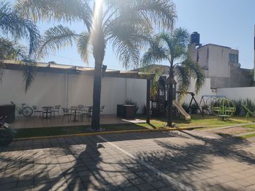 CASA EN VENTA EN CONJUNTO A POCOS MINUTOS DE BLVD. FORJADORES