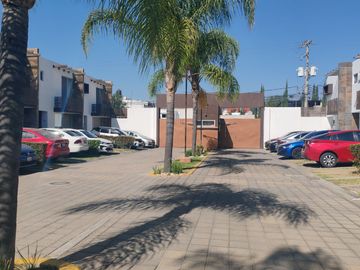 CASA EN VENTA EN CONJUNTO A POCOS MINUTOS DE BLVD. FORJADORES