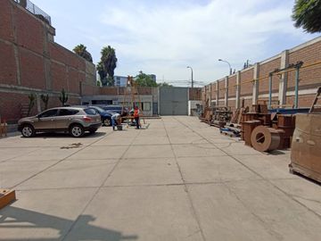 SE VENDE LOCAL COMERCIAL CON EXCELENTE UBICACION EN SJL