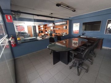 SE VENDE LOCAL COMERCIAL CON EXCELENTE UBICACION EN SJL