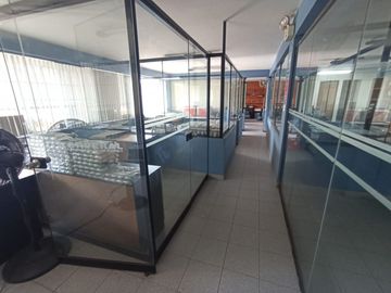 SE VENDE LOCAL COMERCIAL CON EXCELENTE UBICACION EN SJL
