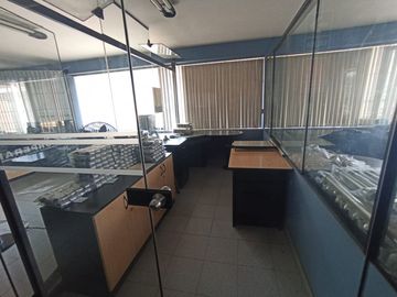 SE VENDE LOCAL COMERCIAL CON EXCELENTE UBICACION EN SJL