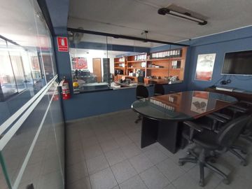 SE VENDE LOCAL COMERCIAL CON EXCELENTE UBICACION EN SJL