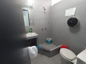 SE VENDE LOCAL COMERCIAL CON EXCELENTE UBICACION EN SJL