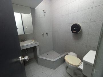 SE VENDE LOCAL COMERCIAL CON EXCELENTE UBICACION EN SJL