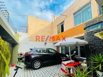 Ocasion Se Vende Casa De Tres Pisos En Palermo/ 320 M2 A.T./ 360 A.C./ $270,000.00