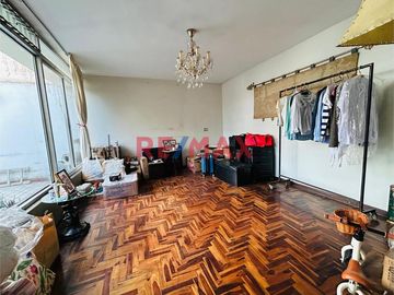 Ocasion Se Vende Casa De Tres Pisos En Palermo/ 320 M2 A.T./ 360 A.C./ $270,000.00