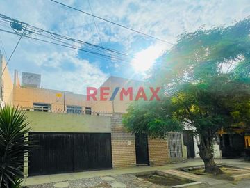 Ocasion Se Vende Casa De Tres Pisos En Palermo/ 320 M2 A.T./ 360 A.C./ $270,000.00