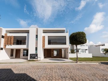 CASA DE 4 RECÁMARAS EN LOMAS DE ANGELOPOLIS 3 - ENTREGA INMEDIATA