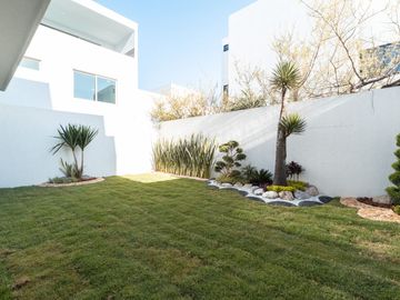 CASA DE 4 RECÁMARAS EN LOMAS DE ANGELOPOLIS 3 - ENTREGA INMEDIATA