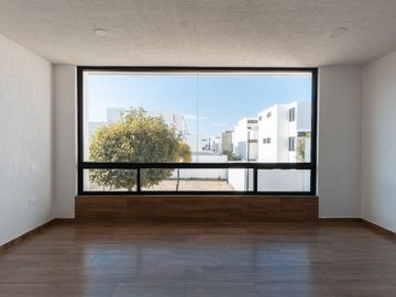 CASA DE 4 RECÁMARAS EN LOMAS DE ANGELOPOLIS 3 - ENTREGA INMEDIATA
