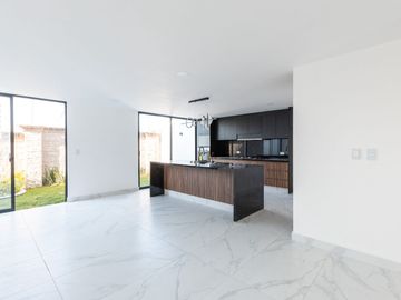 CASA MODERNA CASA DE 5 RECÁMARAS EN LOMAS DE ANGELOPOLIS 3 - ENTREGA INMEDIATA